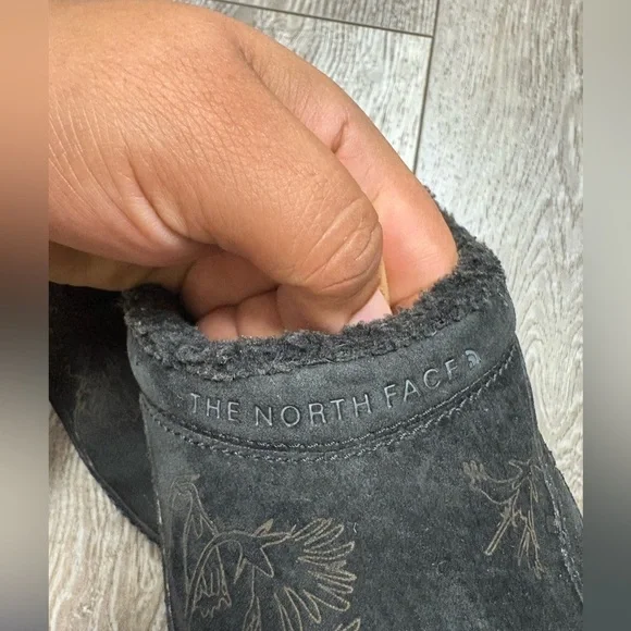 The North Face Black Slip-On Shoes - Picture 10 of 10